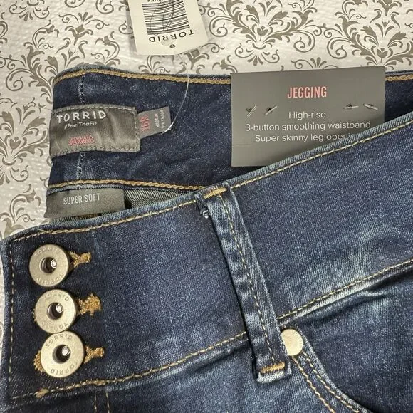 Torrid Jegging 16R Super Soft Distressed High Rise Pants Jeans NWT - Picture 3 of 7
